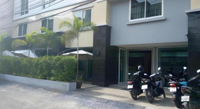 By Dee @Jomtien Hotel Pattaya Exterior photo